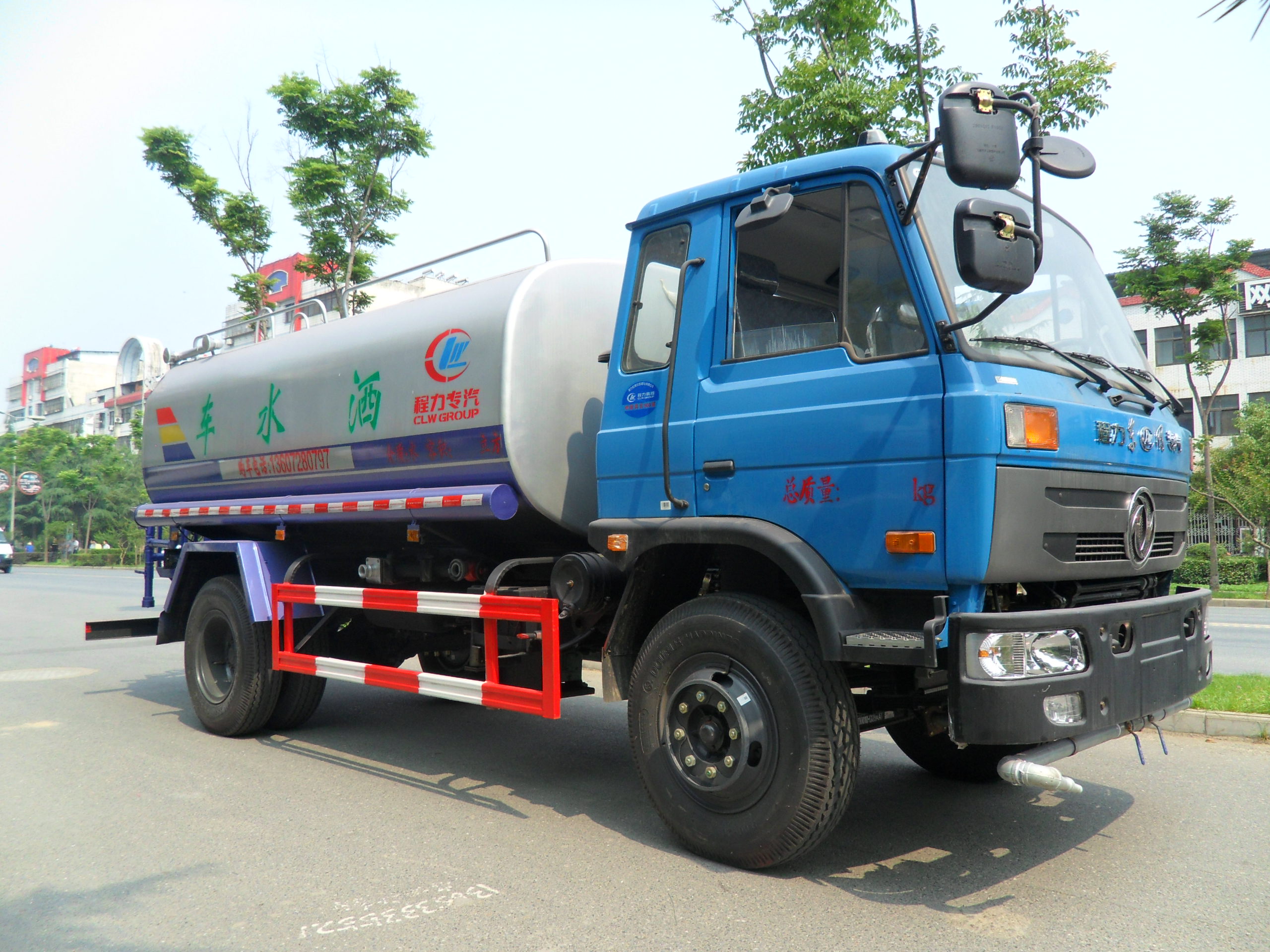 廠區(qū)12-15噸灑水車(chē)