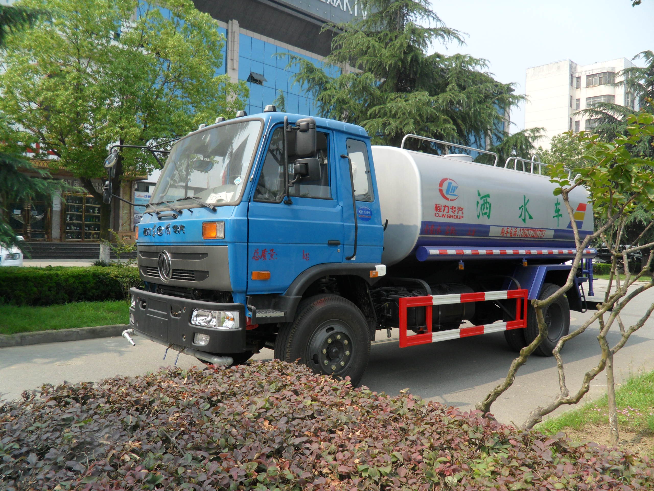 廠區(qū)12-15噸灑水車(chē)