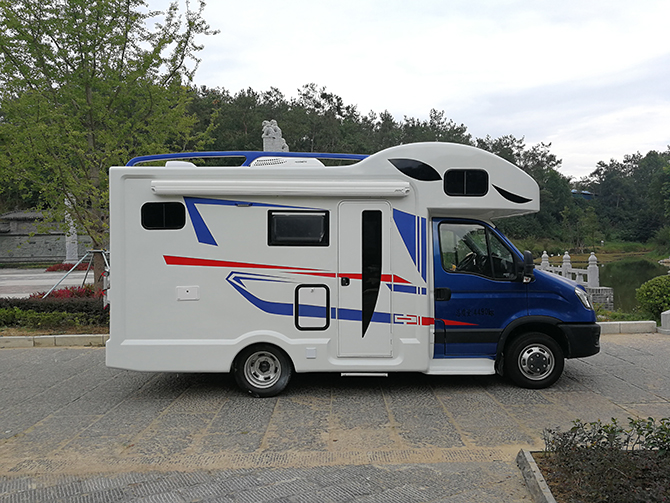 依維柯AD02歐勝C型房車(chē)時(shí)尚版