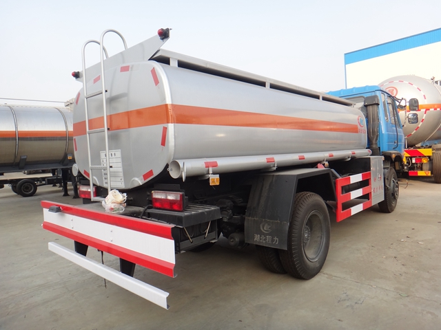 東風10噸油罐車
