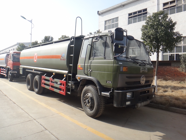 東風15噸油罐車