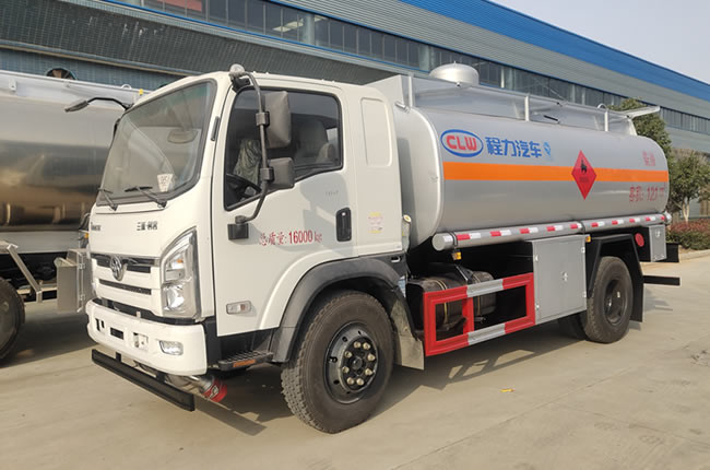  三環(huán)創(chuàng)客10噸油罐車