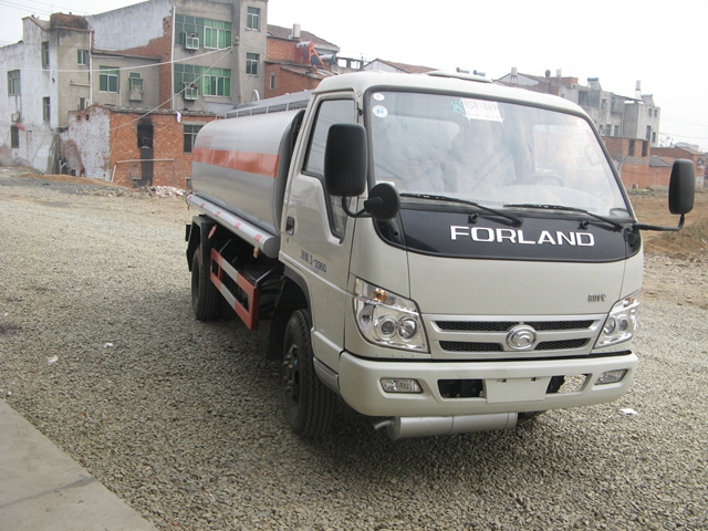福田領航5噸油罐車