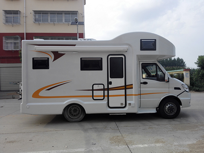 依維柯新寶迪C型房車(chē)租賃版