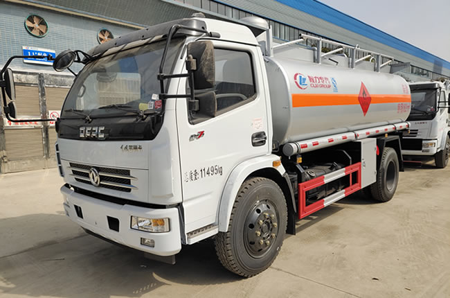 東風多利卡8噸油罐車