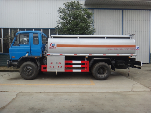 東風10噸油罐車