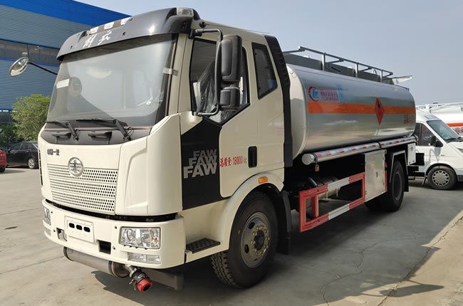 解放J6單橋14噸油罐車