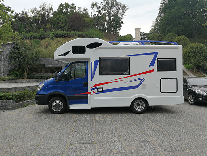 依維柯AD02歐勝C型房車(chē)時(shí)尚版