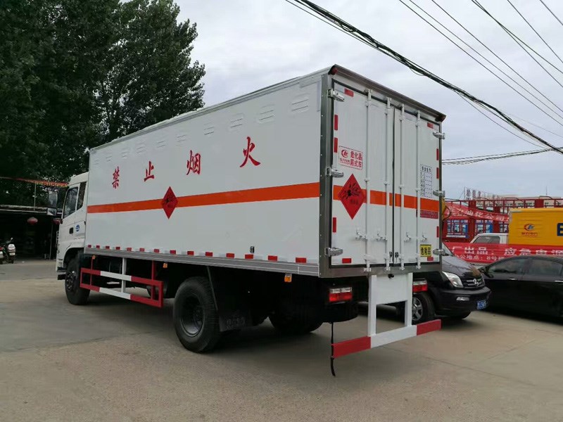 東風(fēng)6米1(9噸)爆破器材車