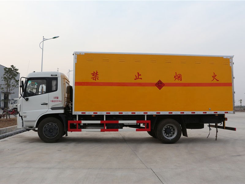 天錦6米2(9.9噸)爆破器材車