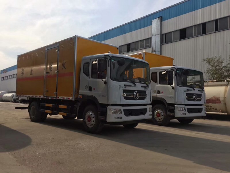 東風(fēng)6米3(9.9)爆破器材車