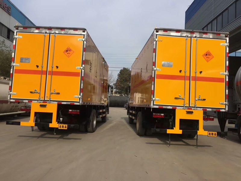 東風(fēng)6米3(9.9)爆破器材車