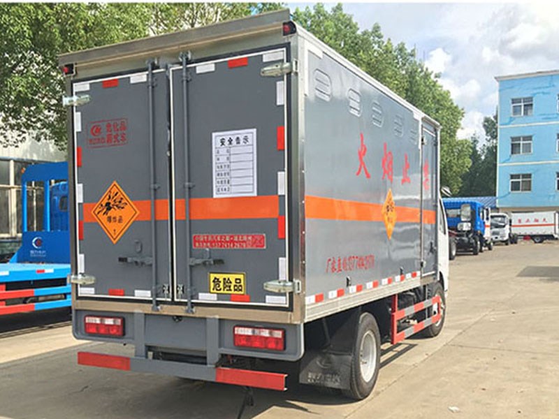 東風(fēng)4.1m(3.4噸)爆破器材車