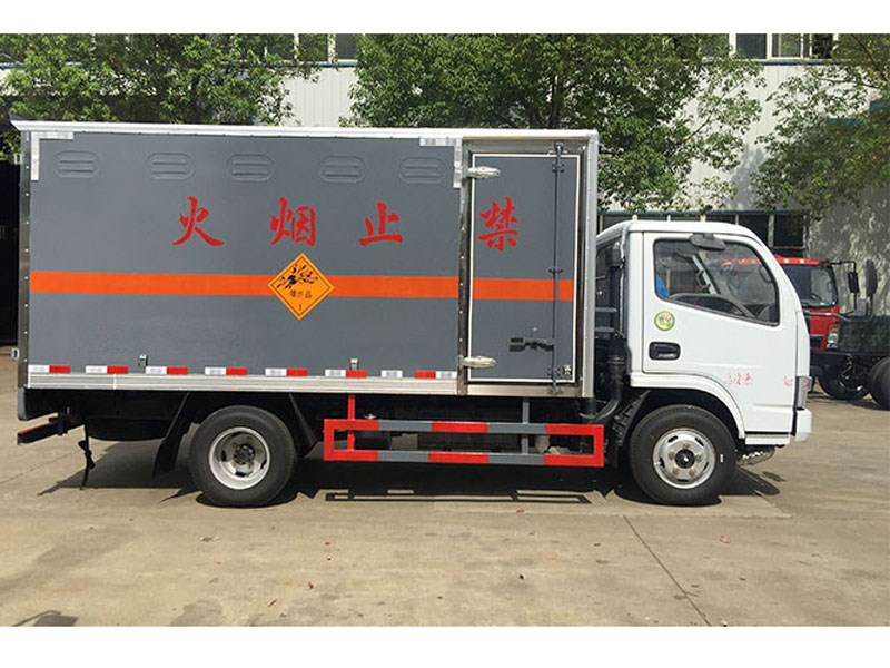 東風(fēng)4.1m(3.4噸)爆破器材車