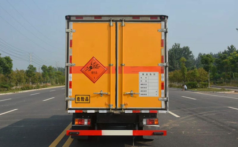 慶鈴五十鈴4米1(藍(lán)牌)爆破器材車