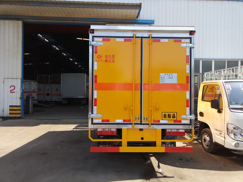 東風(藍牌)爆破器材車