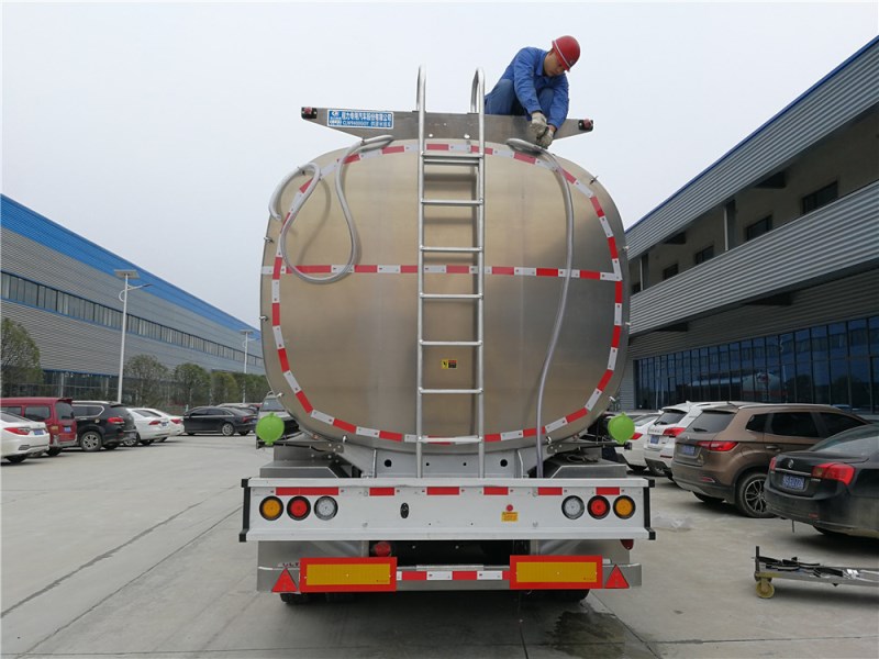 重汽豪沃(40-55L)鋁合金運油半掛車