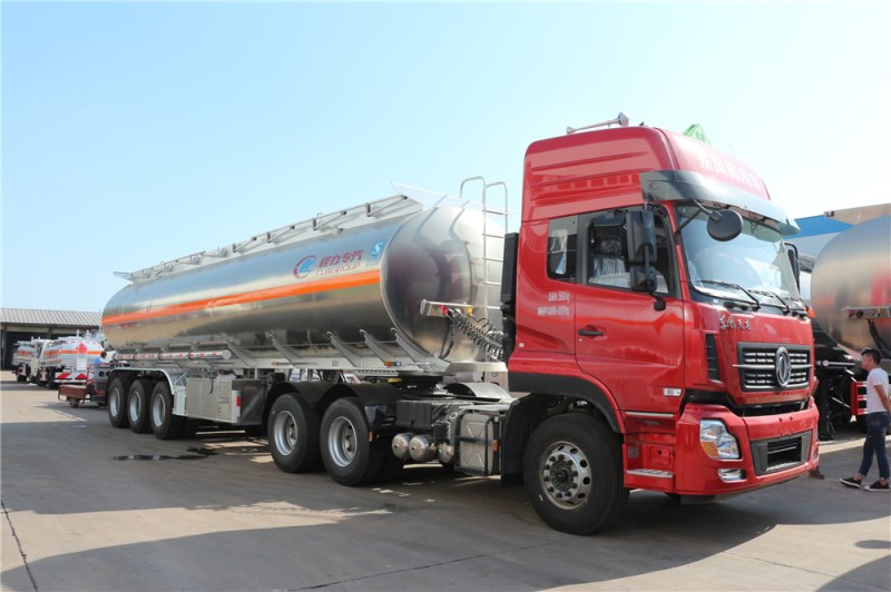 東風天龍(40-55L)鋁合金運油半掛車