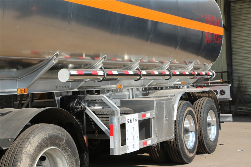 東風天龍(40-55L)鋁合金運油半掛車