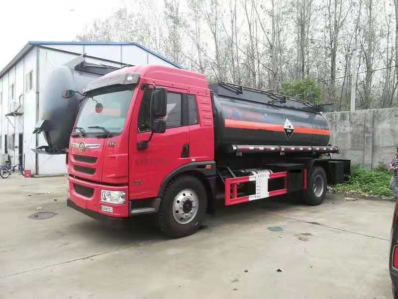 解放單橋8.8方鹽酸運(yùn)輸車(chē)