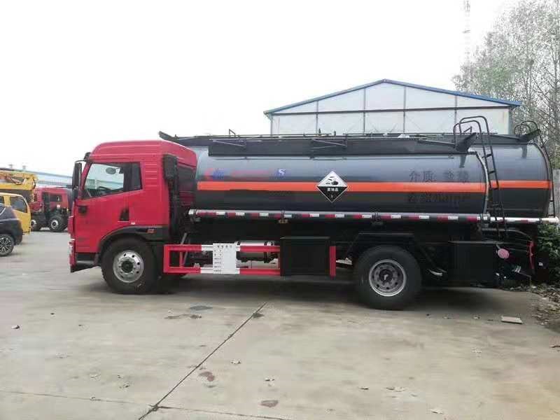 解放單橋8.8方鹽酸運(yùn)輸車(chē)