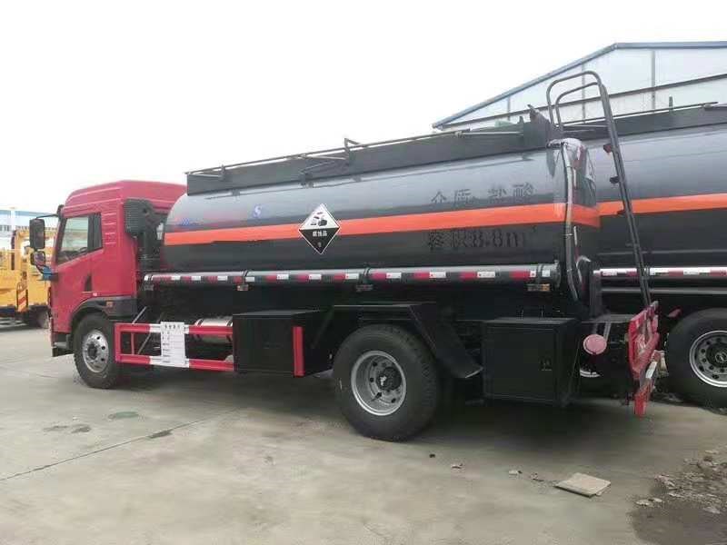 解放單橋8.8方鹽酸運(yùn)輸車(chē)